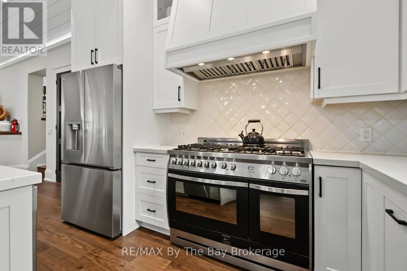 208 Thomas Street, Clearview, photo 3