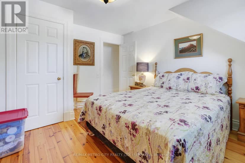674 Raglan Street S — photo 24 of 40
