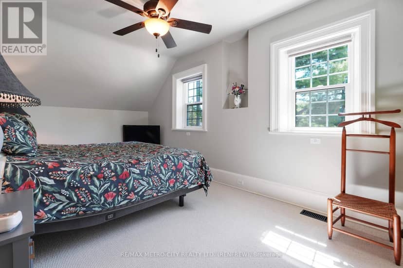 674 Raglan Street S — photo 28 of 40