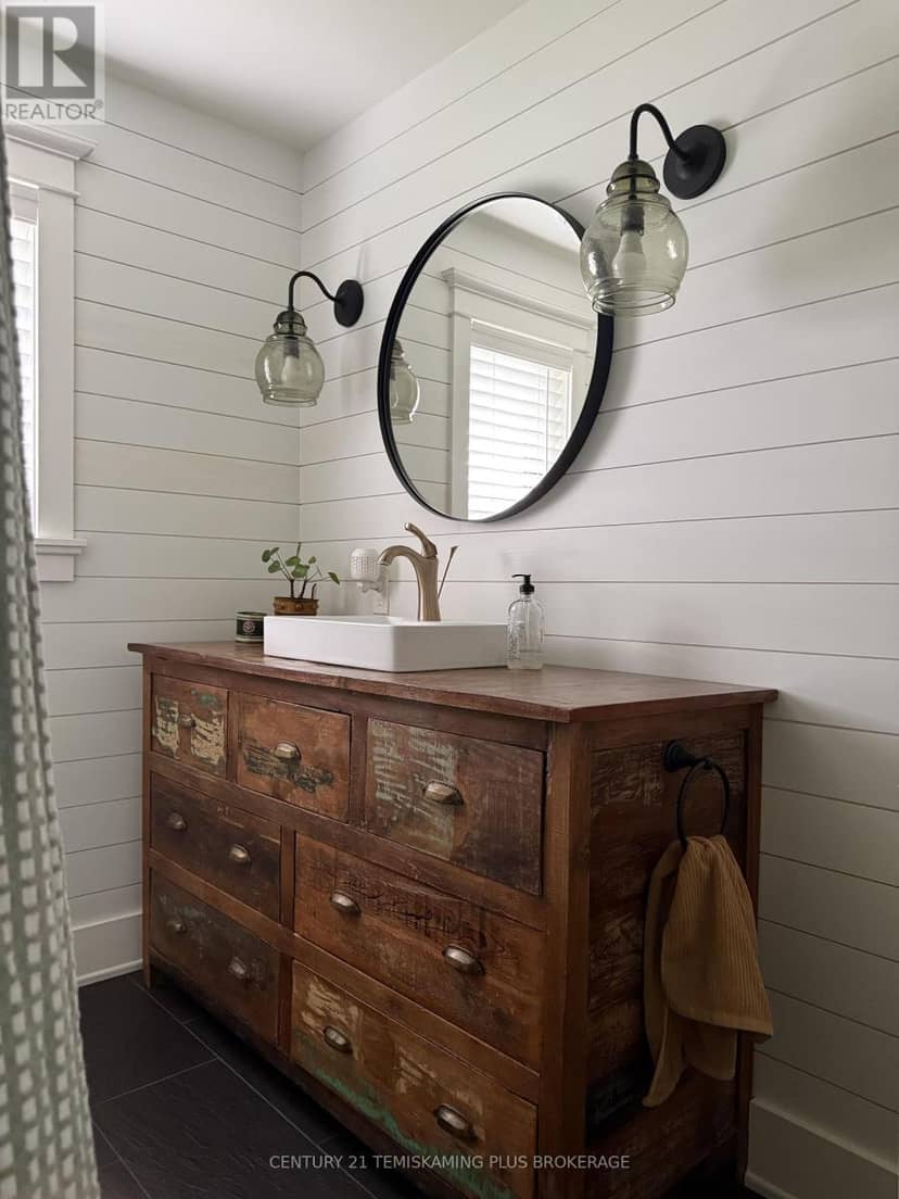 273 Cosman Crescent — photo 16 of 29