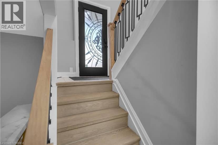 19 BROAD Street, Brantford, photo 3
