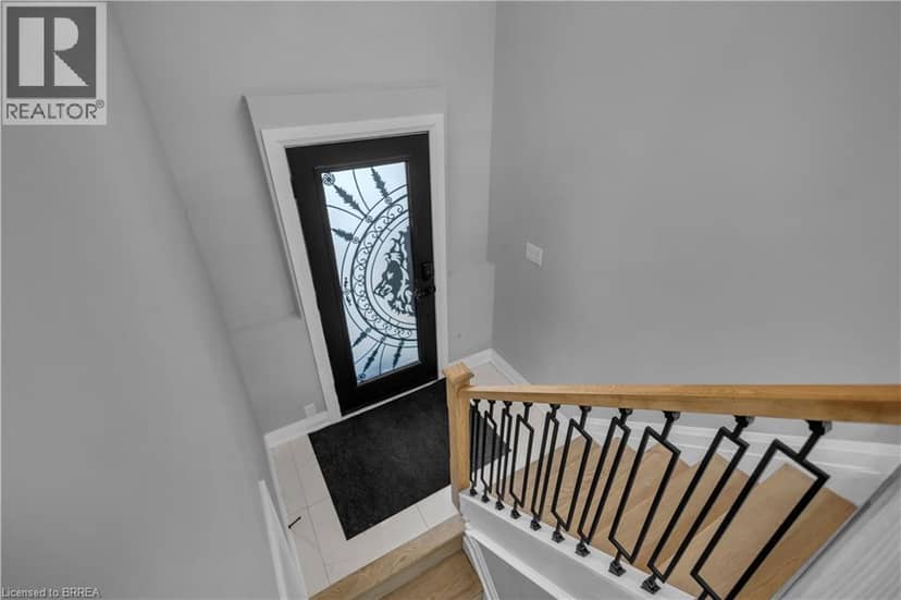 19 BROAD Street, Brantford, photo 2