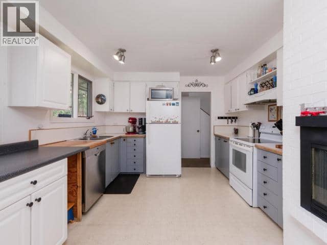 30 Stewart Road — photo 11 of 34