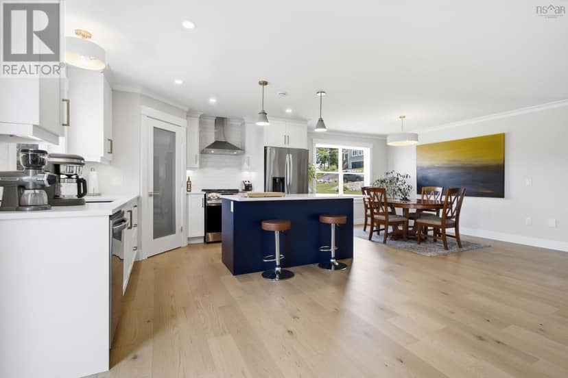 314 Carmel Crescent — photo 5 of 40