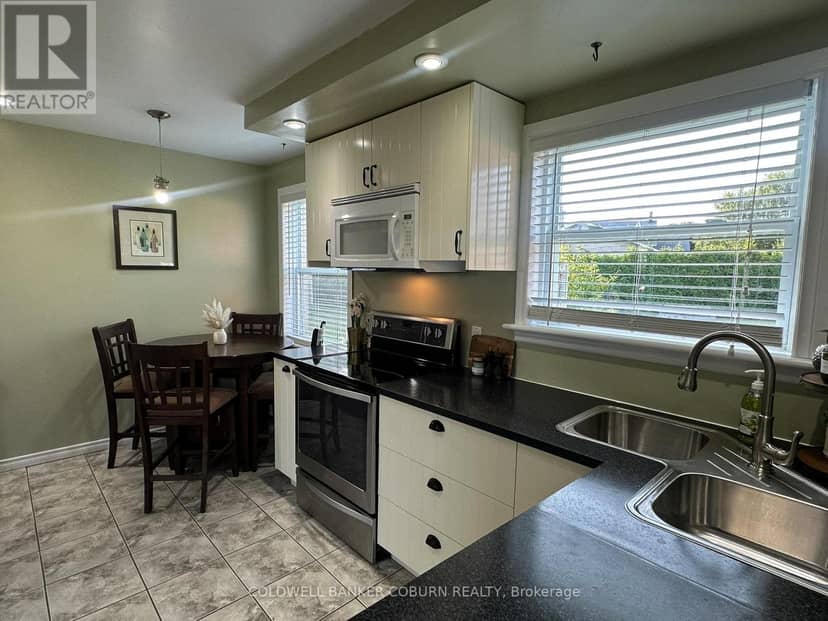 25-27 Casselman Road — photo 5 of 12