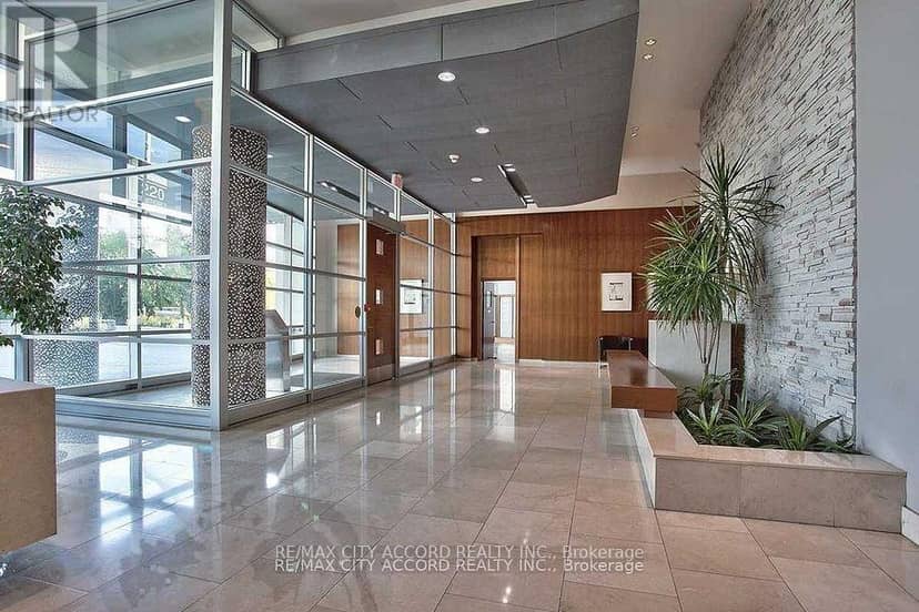 1801 - 220 Burnhamthorpe Road W — photo 4 of 9