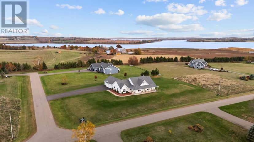 8 MacNeill Avenue, Clyde River, photo 3