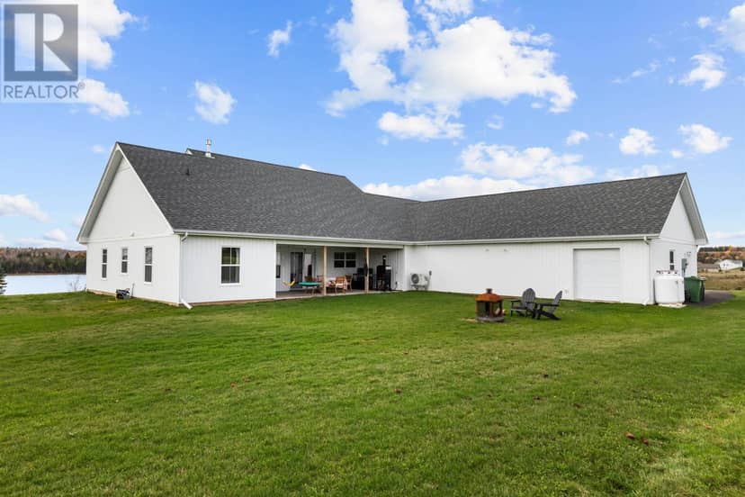 8 MacNeill Avenue, Clyde River, photo 7