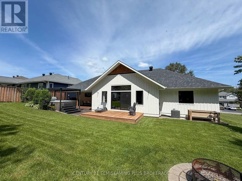 273 Cosman Crescent — photo 25 of 29