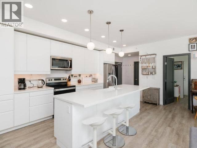 308-100 Keish Street — photo 3 of 27