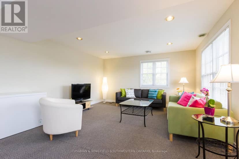 359-363 Duckworth Street — photo 13 of 23