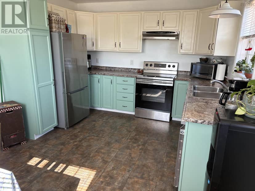579 Highway 1 — photo 13 of 40