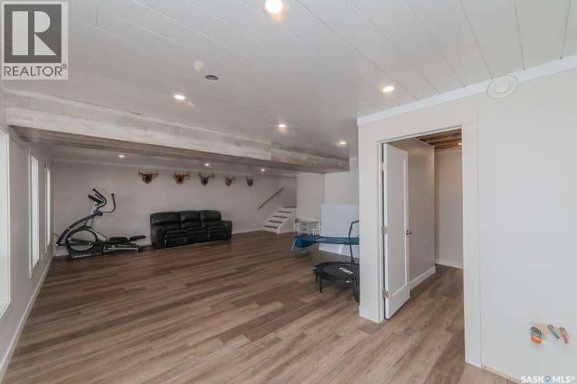 35 Lake AVENUE — photo 25 of 40