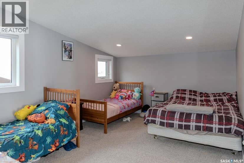 35 Lake AVENUE — photo 17 of 40