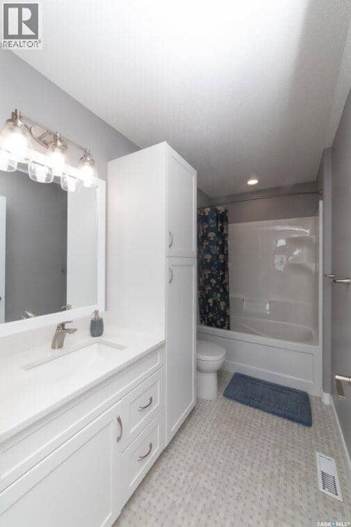 35 Lake AVENUE — photo 14 of 40