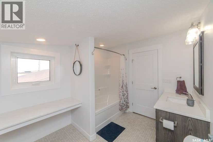 35 Lake AVENUE — photo 20 of 40