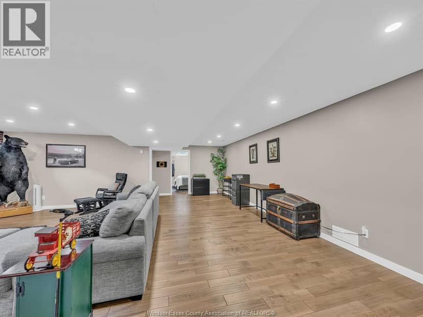 2425 Skinner — photo 35 of 40