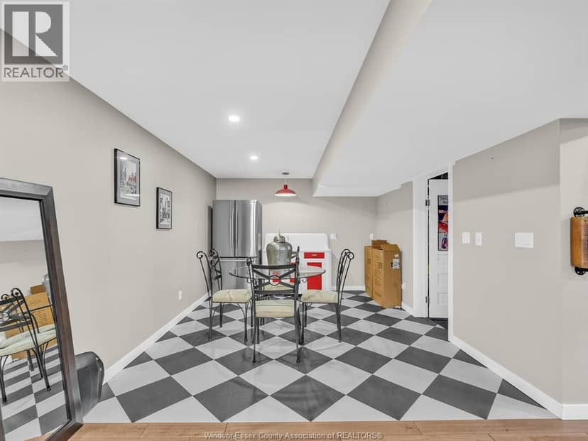 2425 Skinner — photo 32 of 40