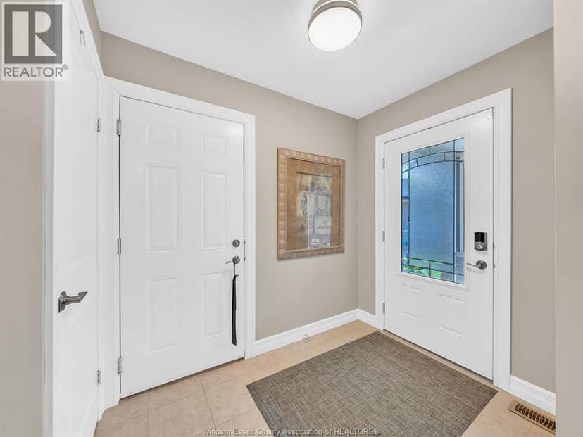 2425 Skinner — photo 2 of 40