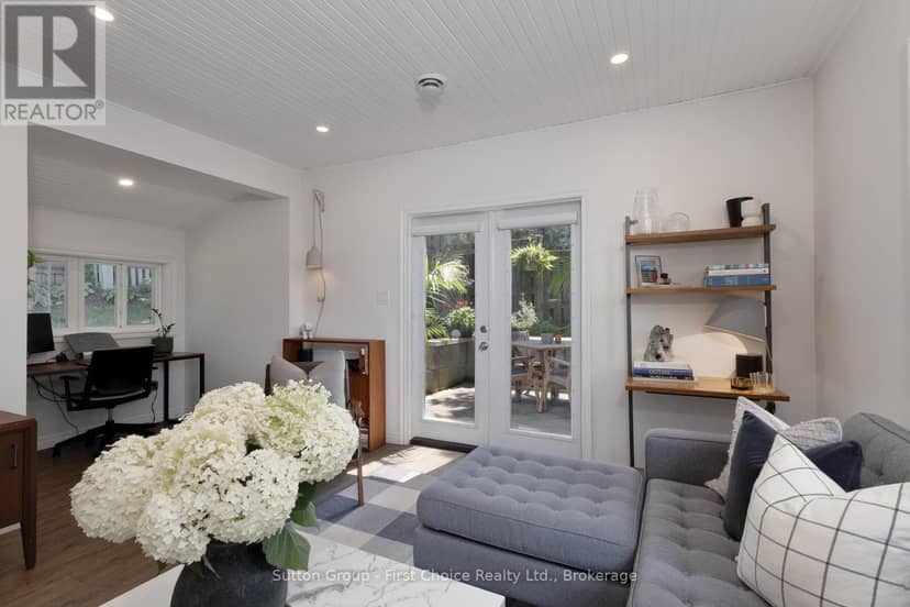 293 Wellington Street S — photo 20 of 40