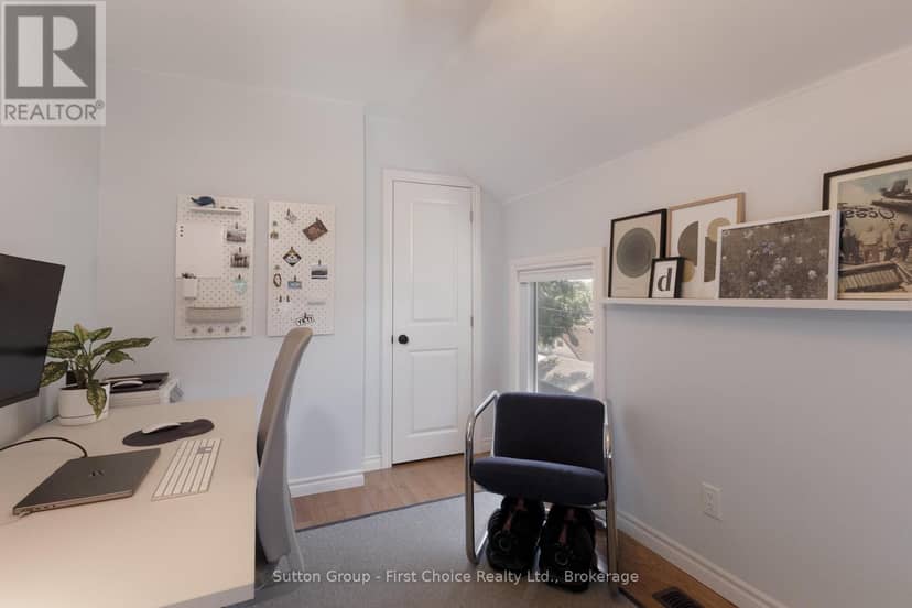 293 Wellington Street S — photo 27 of 40