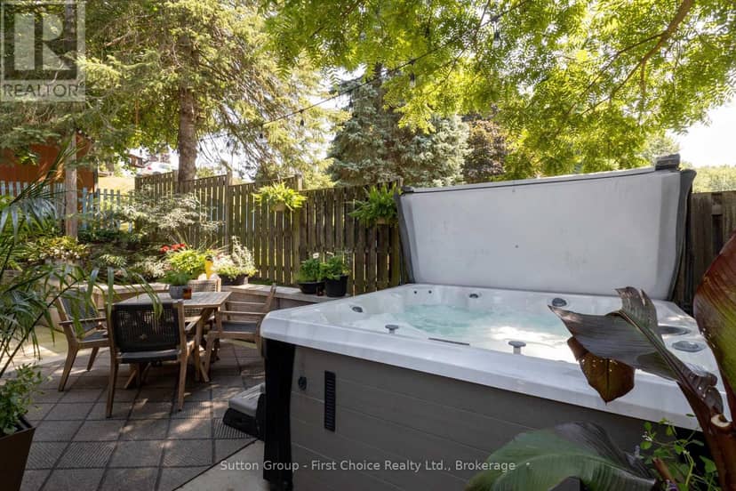 293 Wellington Street S — photo 35 of 40