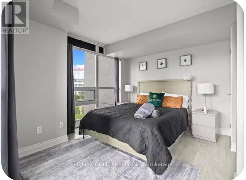 620 - 215 Fort York Boulevard — photo 11 of 21