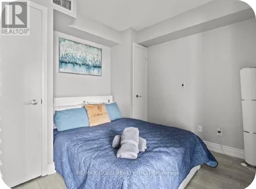 620 - 215 Fort York Boulevard — photo 13 of 21