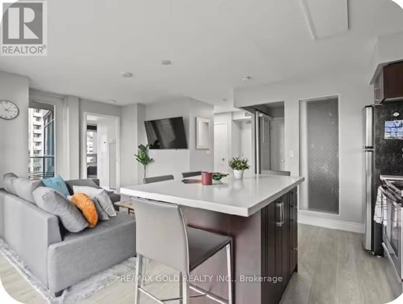 620 - 215 Fort York Boulevard — photo 7 of 21