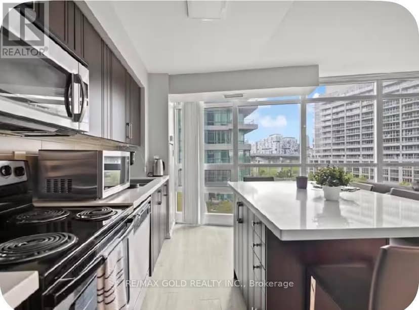 620 - 215 Fort York Boulevard — photo 8 of 21