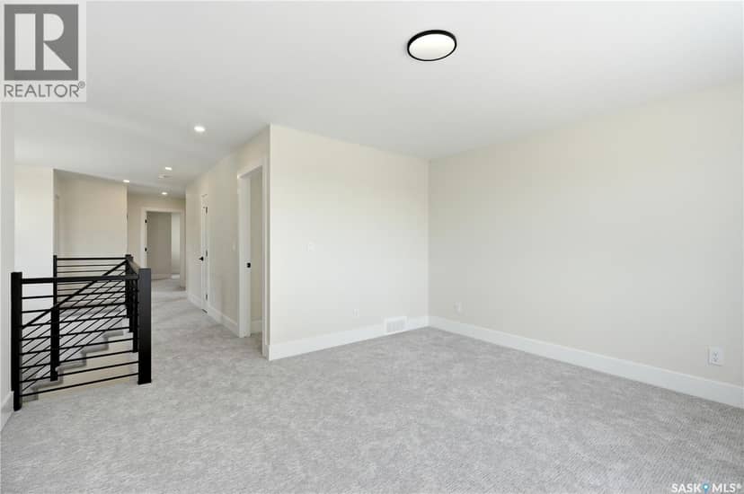 218 Veterans DRIVE — photo 23 of 40