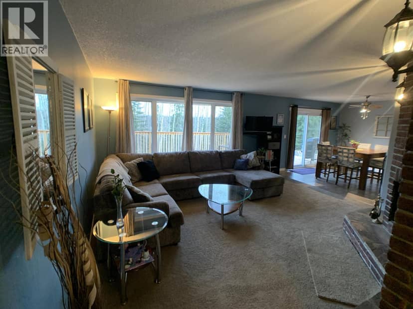 19 RAVEN CRESCENT, Fort Nelson, photo 2