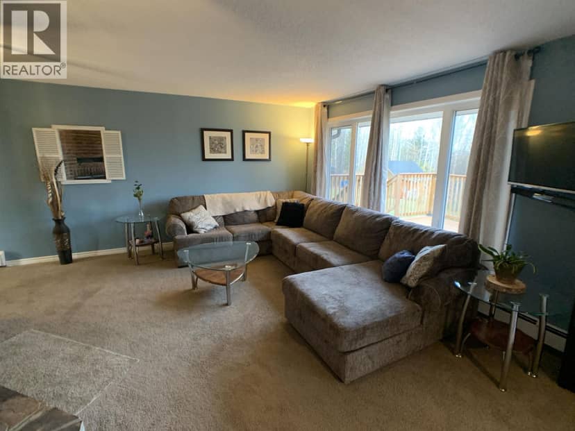 19 RAVEN CRESCENT, Fort Nelson, photo 6