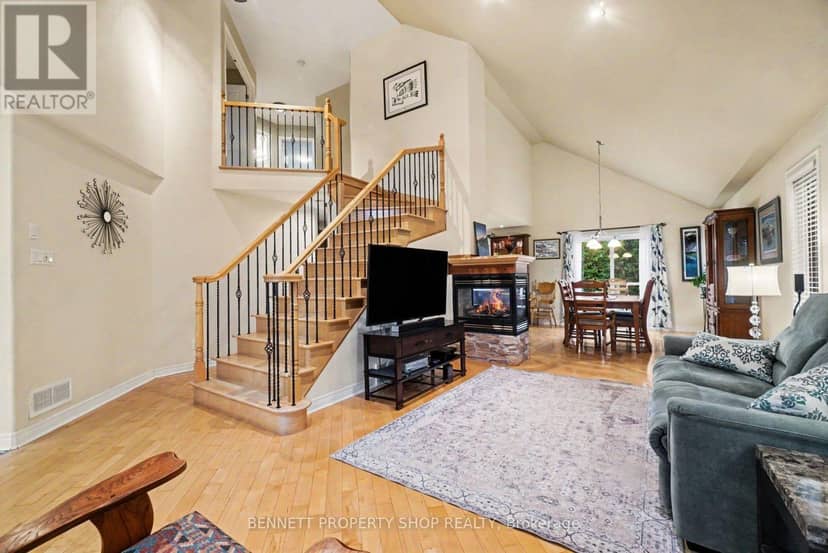 179 Sandra Crescent — photo 5 of 26