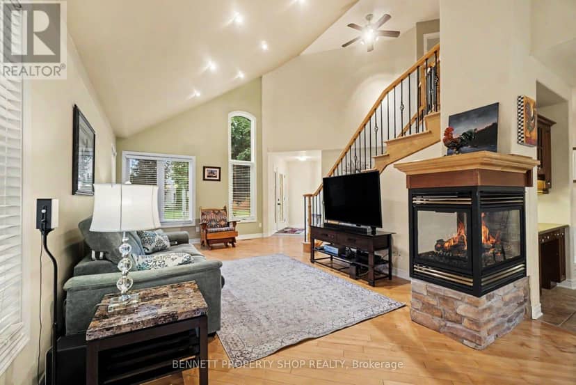179 Sandra Crescent — photo 6 of 26