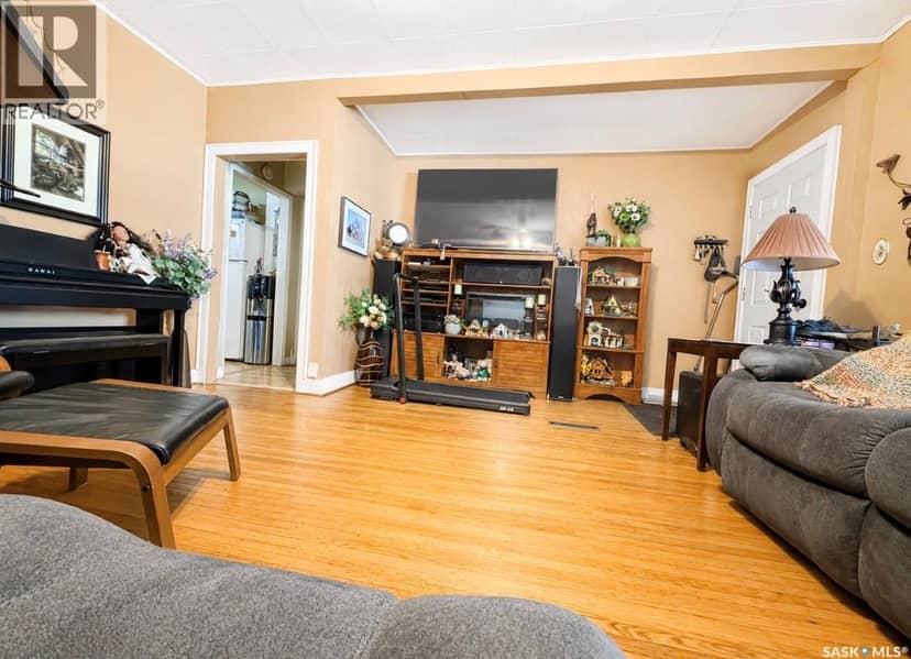 334 6th AVENUE SE, Swift Current, photo 2