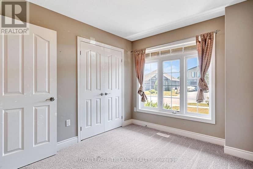 35 Cassie Crescent — photo 28 of 40