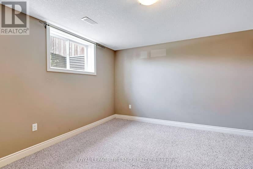 35 Cassie Crescent — photo 34 of 40