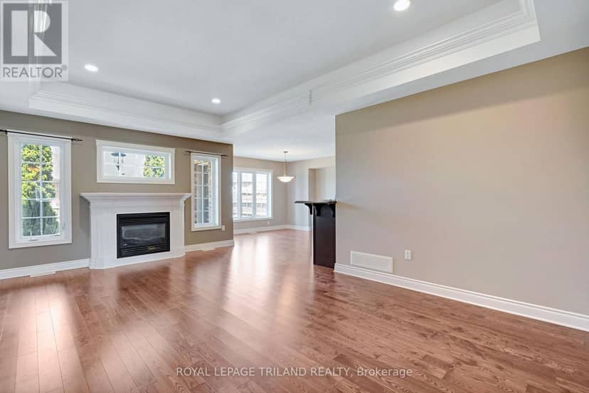 35 Cassie Crescent — photo 7 of 40