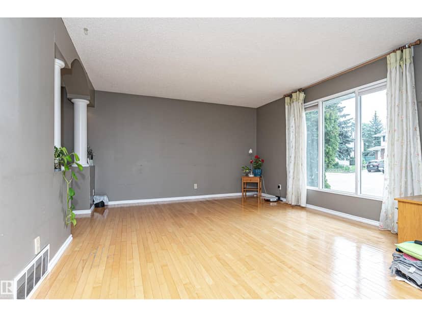 11512 24 AV NW — photo 10 of 40
