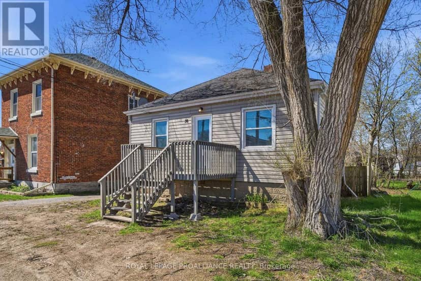 38 Oak Street — photo 4 of 36