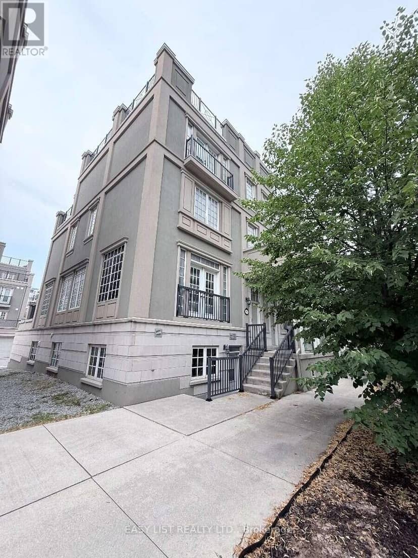 28 Upper Duke Crescent — photo 1 of 15
