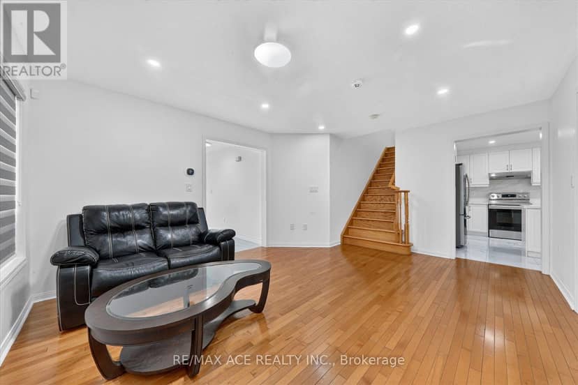 24 Zimmer Street — photo 10 of 40
