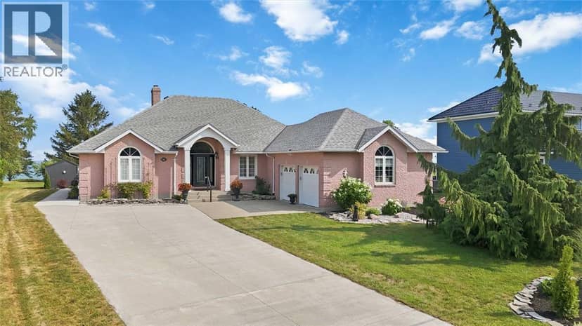 4352 Lambton Lane, Plympton-Wyoming, photo 2