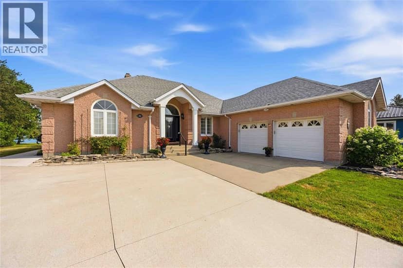 4352 Lambton Lane, Plympton-Wyoming, photo 4