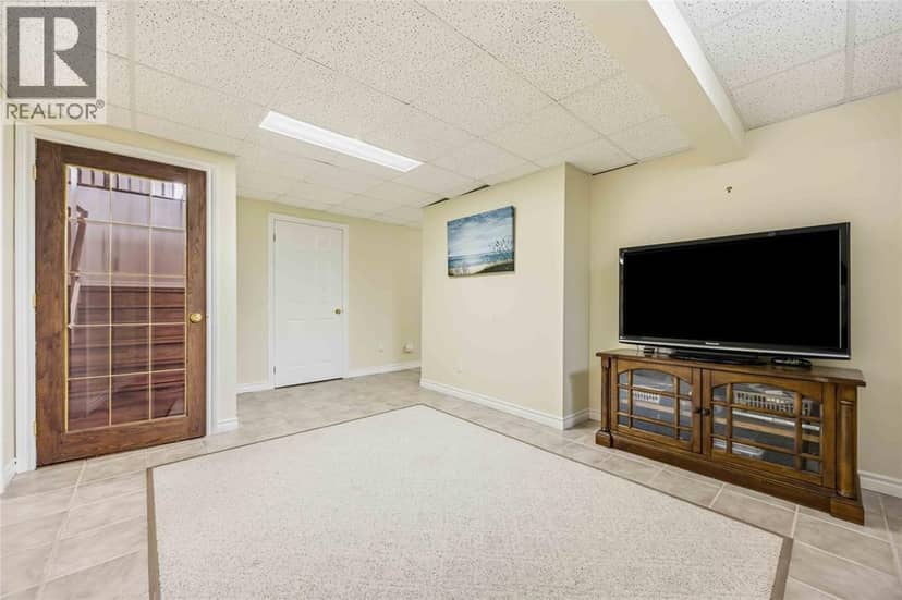4352 Lambton Lane — photo 32 of 40