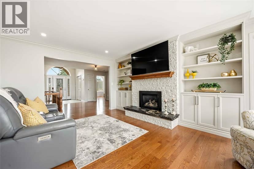 4352 Lambton Lane — photo 11 of 40