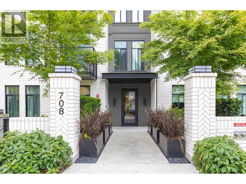 209 708 EDGAR AVENUE, Coquitlam