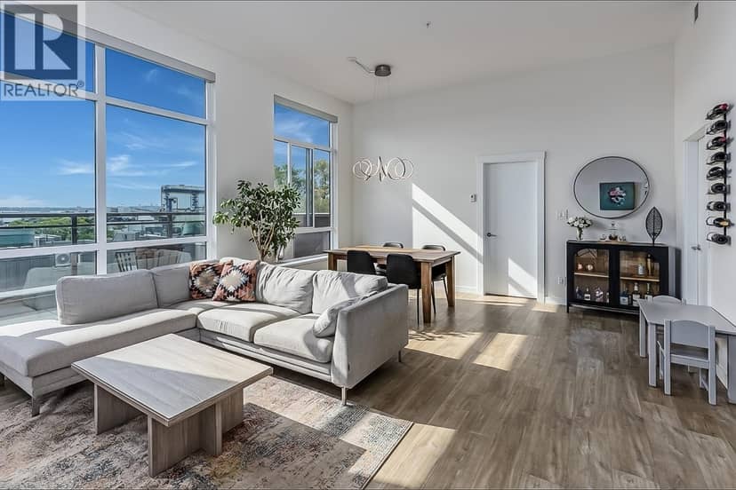 403 615 E 3RD STREET, North Vancouver