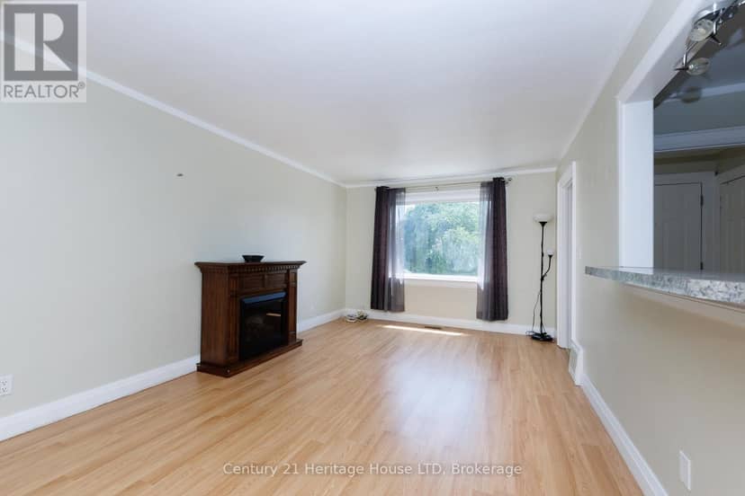 6477 Barker Street — photo 8 of 35